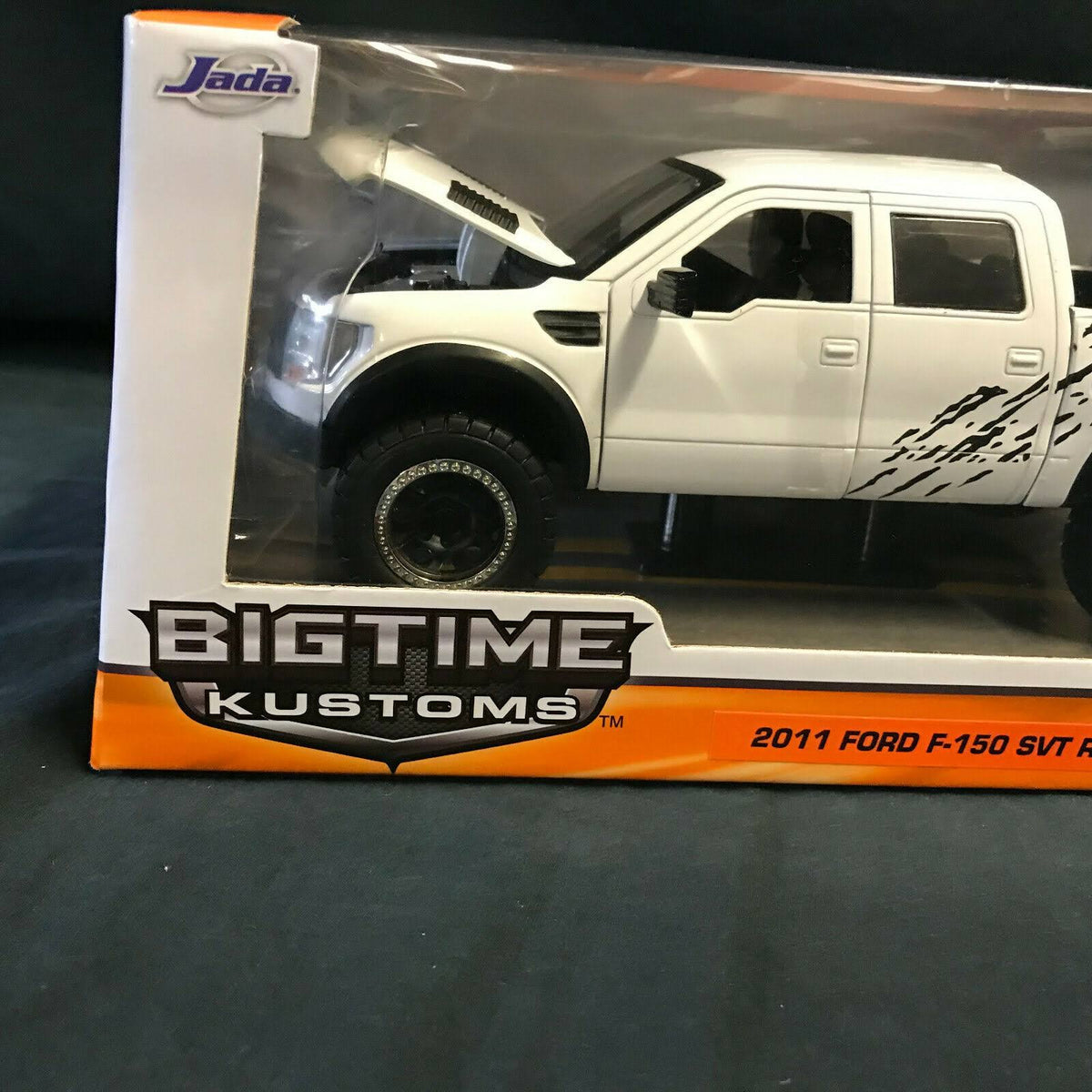 Matt Black 1/24 Diecast Model Pickup Truck P592603