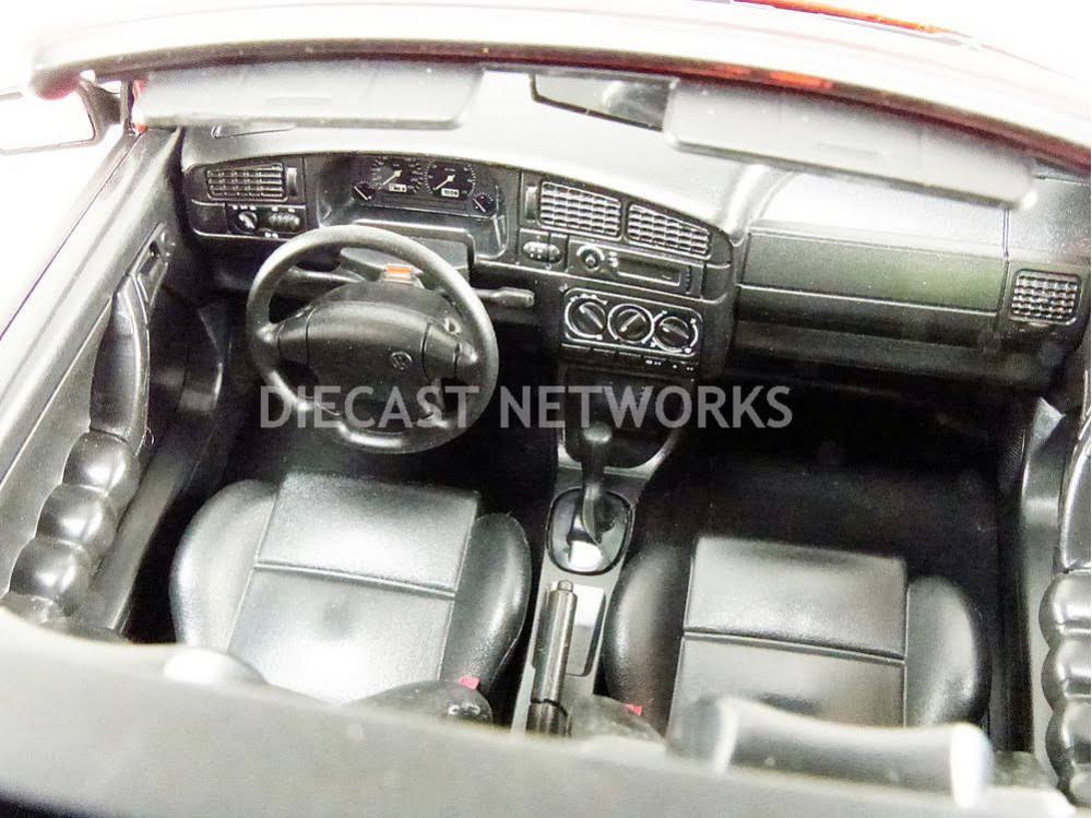 Red 1-18 Diecast Model Car E80420