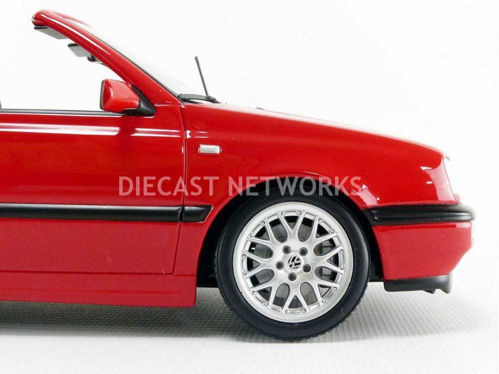 Red 1-18 Diecast Model Car E80420