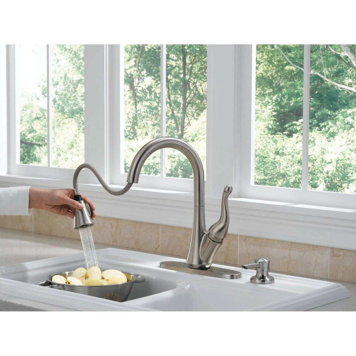 Single Handle Pull-Down Kitchen Faucet with Soap Dispenser Chrome R372