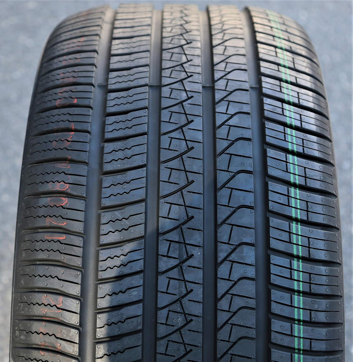 265/50R19 110H XL Performance Radial Tire S489517