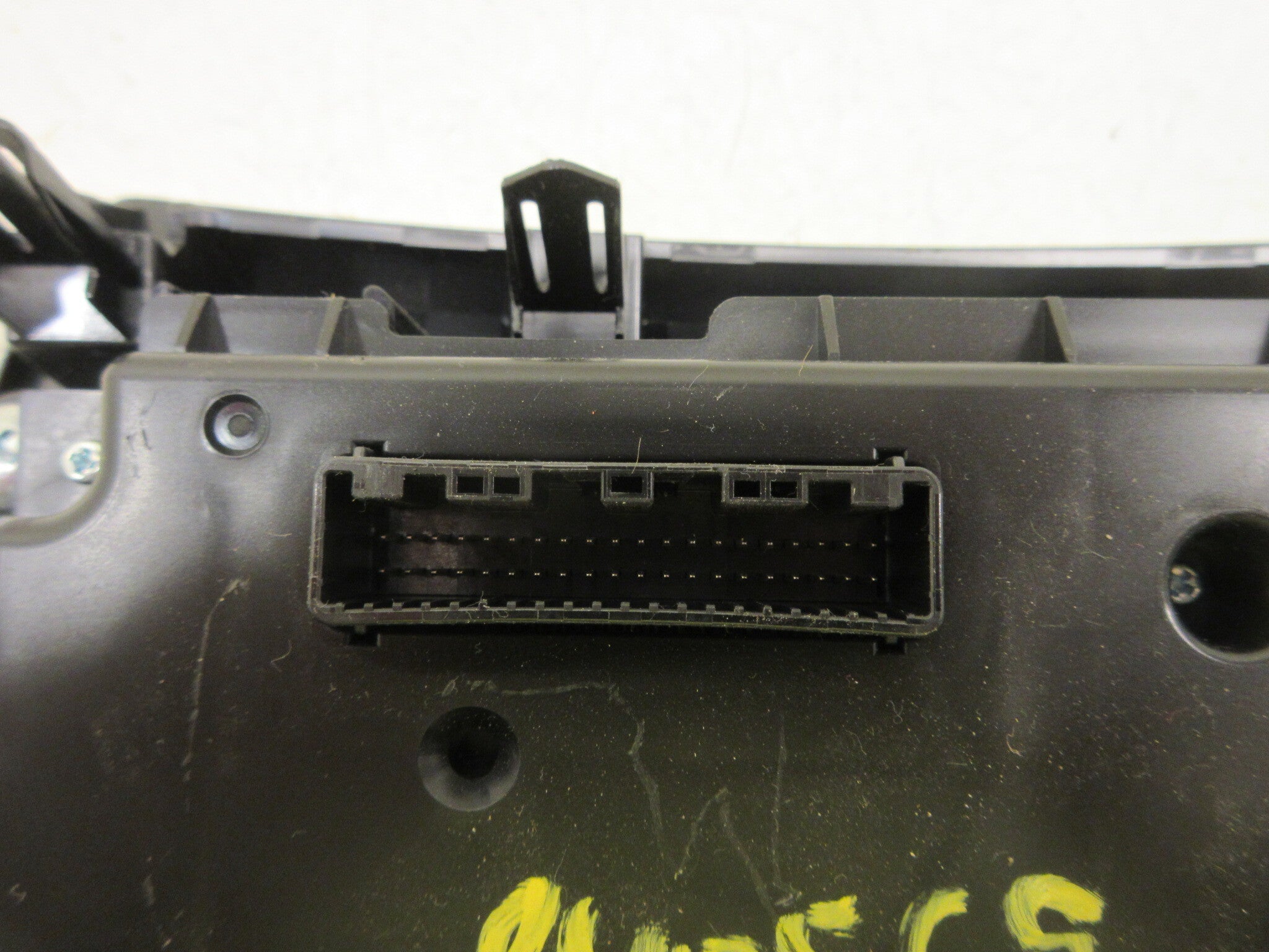 Pre-Owned Subaru Forester Auto Dual AC Heater Climate Temperature Control OEM C6885